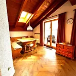 Mahlert Im Haus Sonnenschein רייט אים וינקל